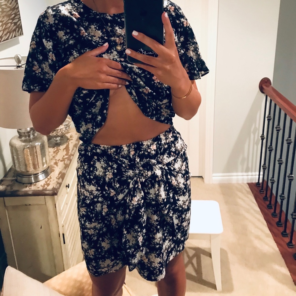 Club Monaco Floral Set (skirt and top) - Picture 14 of 15